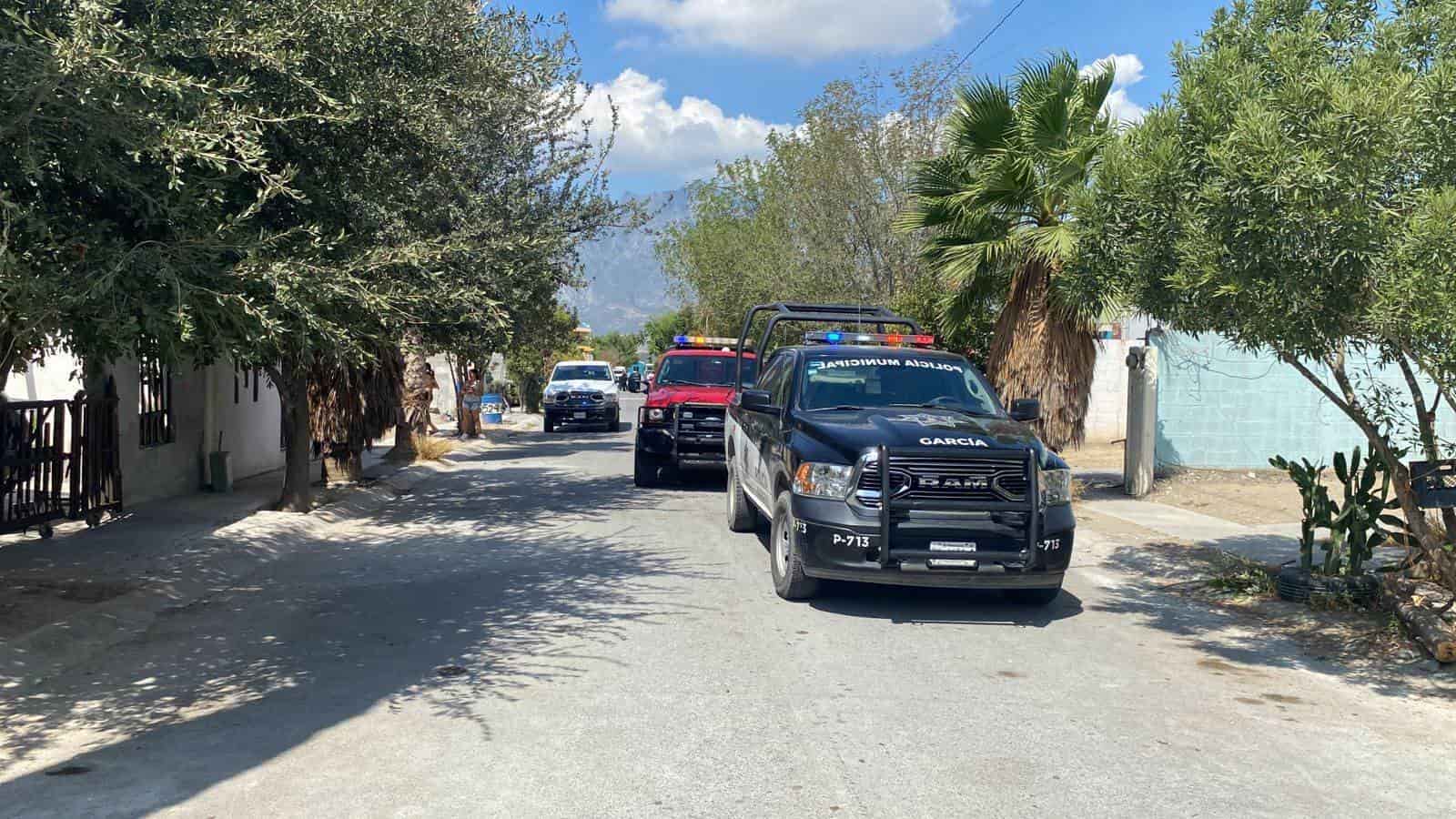 Una mujer fue ejecutada la tarde de ayer en la entrada de su domicilio en la Colonia Urbivilla del Prado, en el municipio de García.