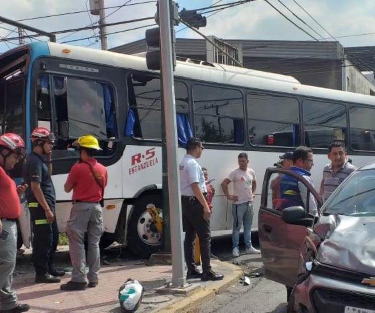 Choque entre Ruta 5 y auto deja 2 heridos en Monterrey