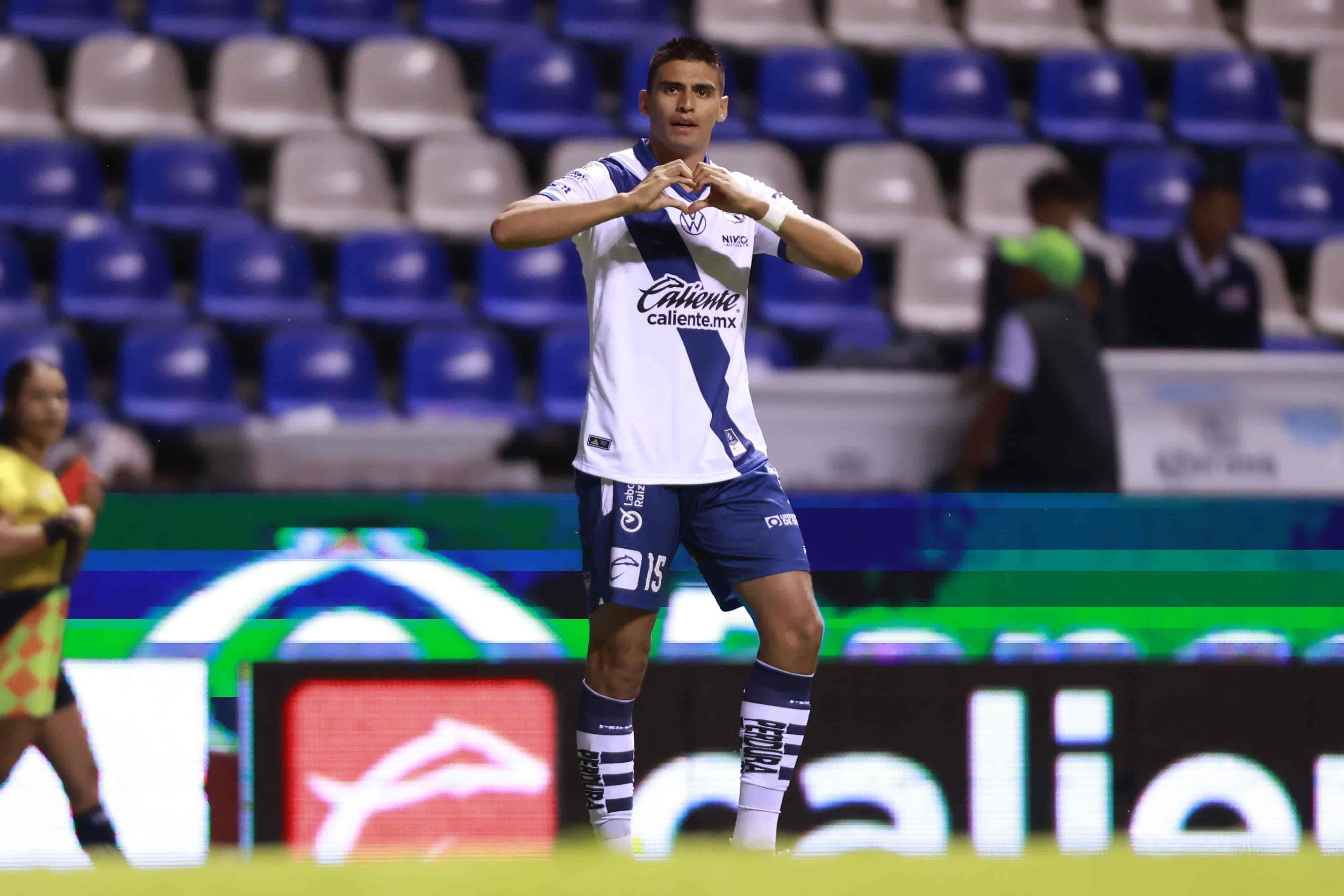 Guillermo Martínez hace el 1-0.