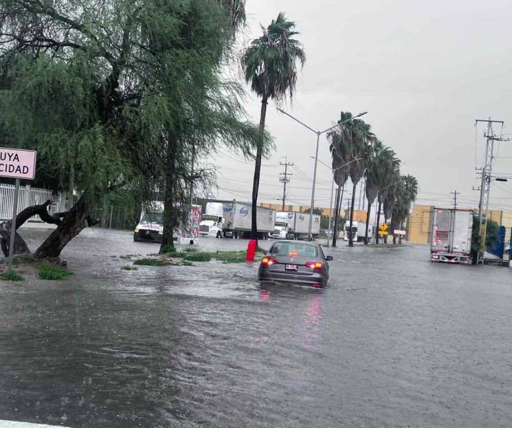 Ocasiona lluvia caos vial e inundaciones