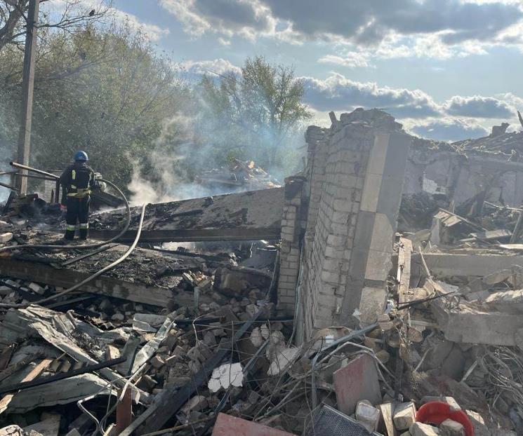 Ataque ruso a pueblo de Ucrania deja al menos 51 muertos
