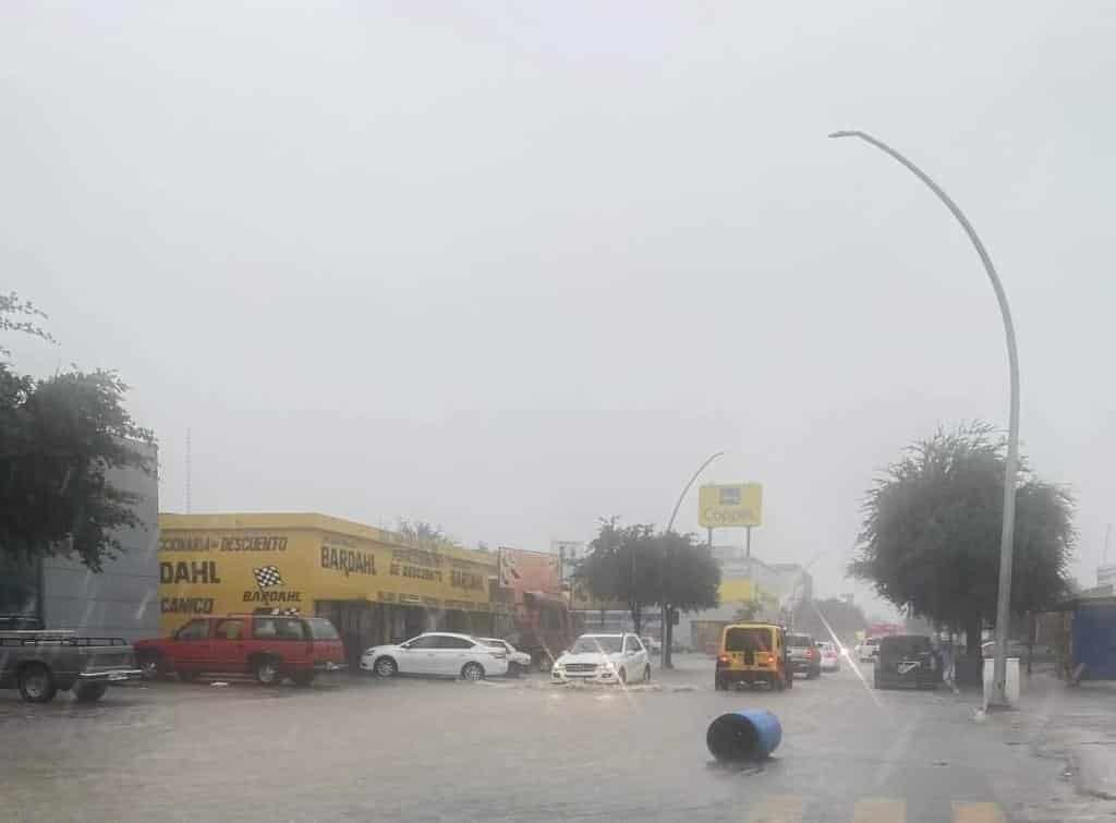 Avenidas comenzaron a sufrir inundaciones en el transcurso del día