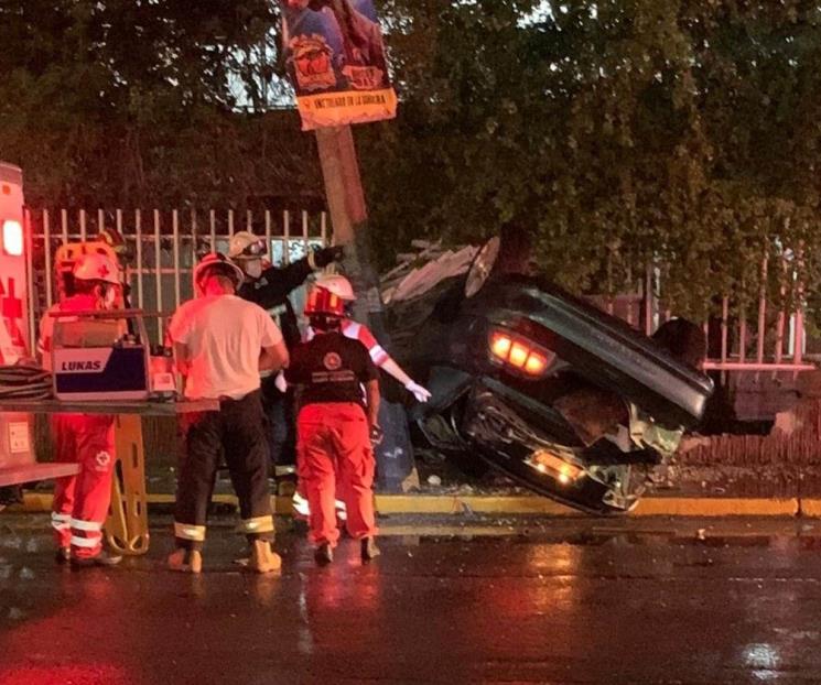 Choque en Linares deja conductor sin vida y una mujer herida