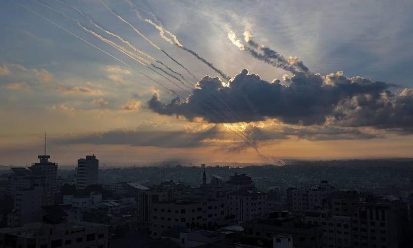 Ataques de Hamas e Israel dejan cientos de muertos