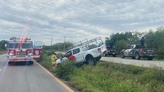Al menos dos lesionados dejó un choque por alcance entre dos camionetas, en la Carretera Nacional, ayer en el municipio de Linares.