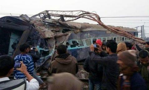 Descarrila tren en India; hay 4 muertos y 50 heridos