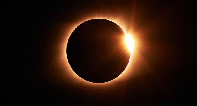 Advierte UNAM riesgos por ver directamente el eclipse solar