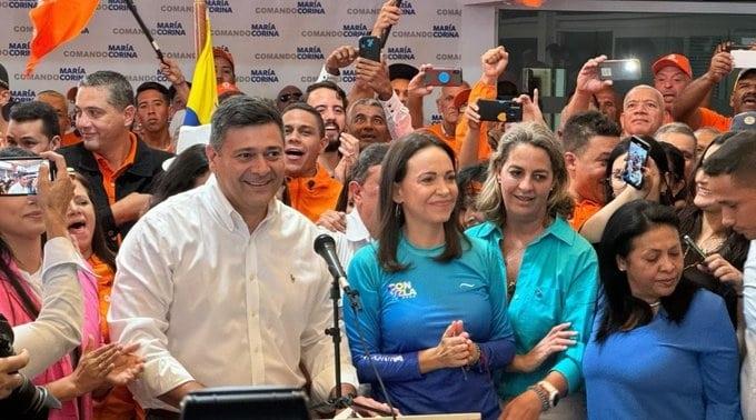 Declina a favor de Machado para vencer a Maduro