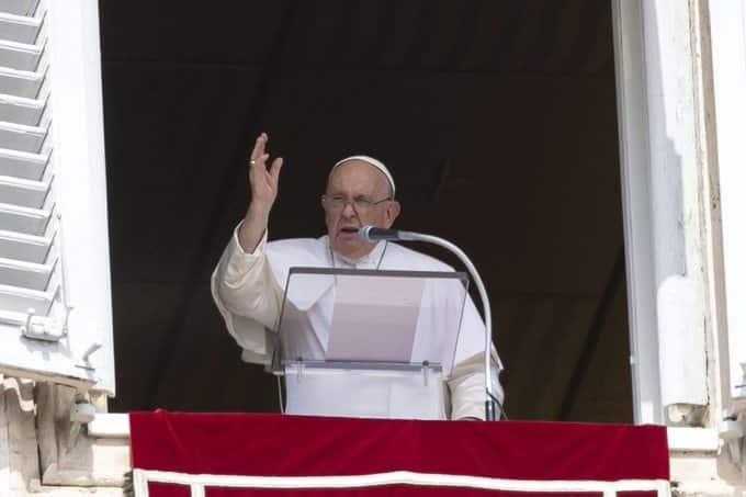 Papa Francisco pide corredores humanitarios en Gaza