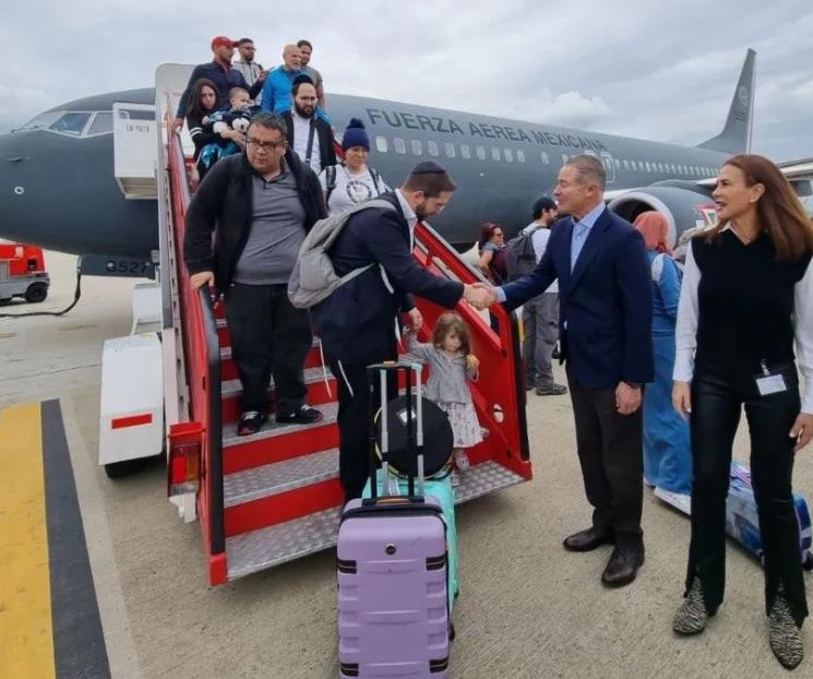 Llegan mexicanos a Madrid en puente aéreo desde Israel