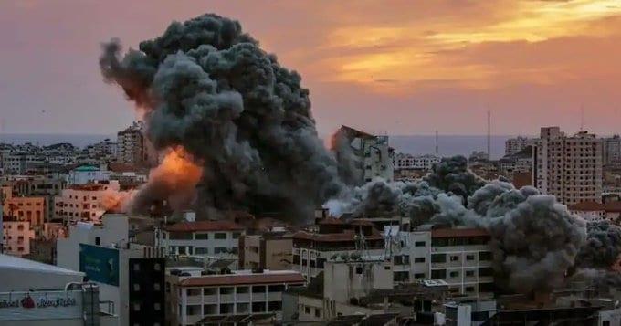 Bombardeo en hospital de Gaza deja más de 500 muertos