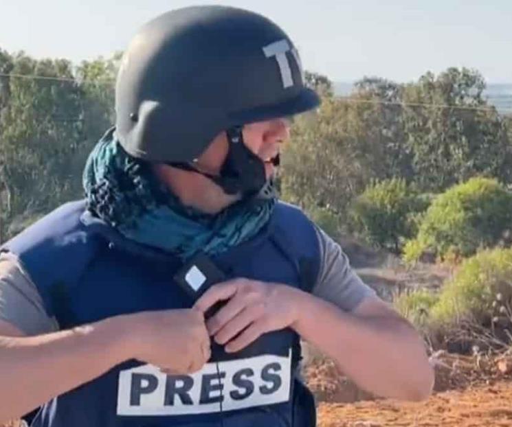 La reacción de un reportero tras caída de misil en Israel