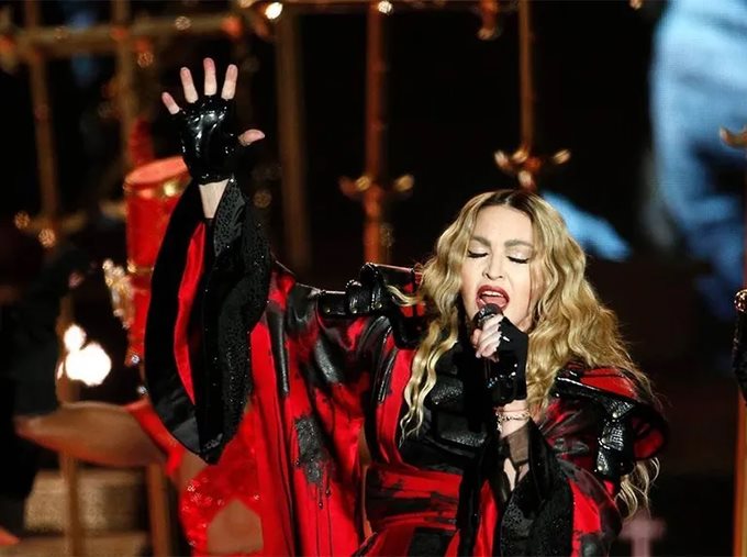 Refrenda Madonna su corona