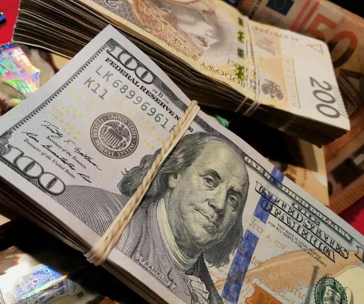Precio del dólar abre la semana a la baja en 18.02 pesos