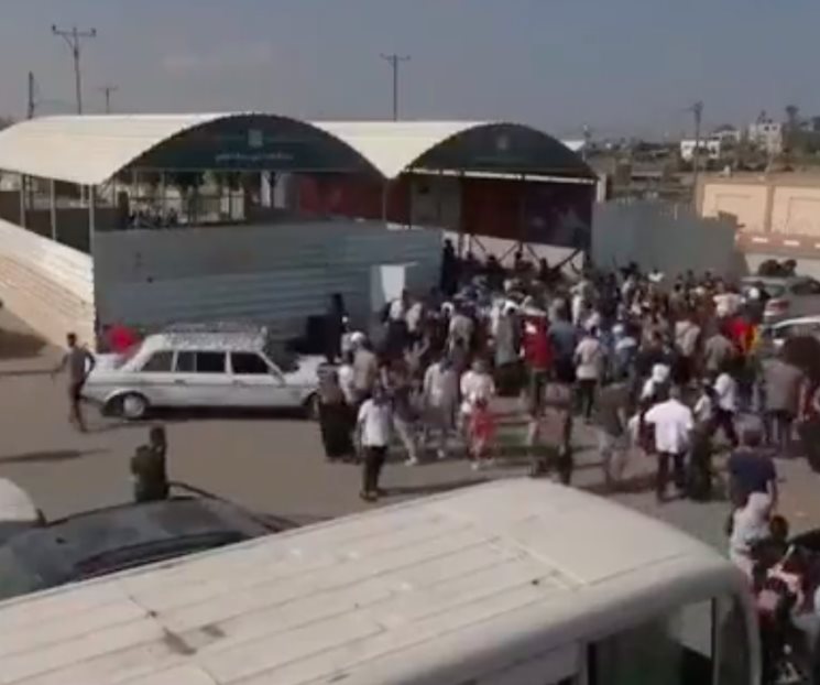 Palestinos y extranjeros heridos llegan a Egipto