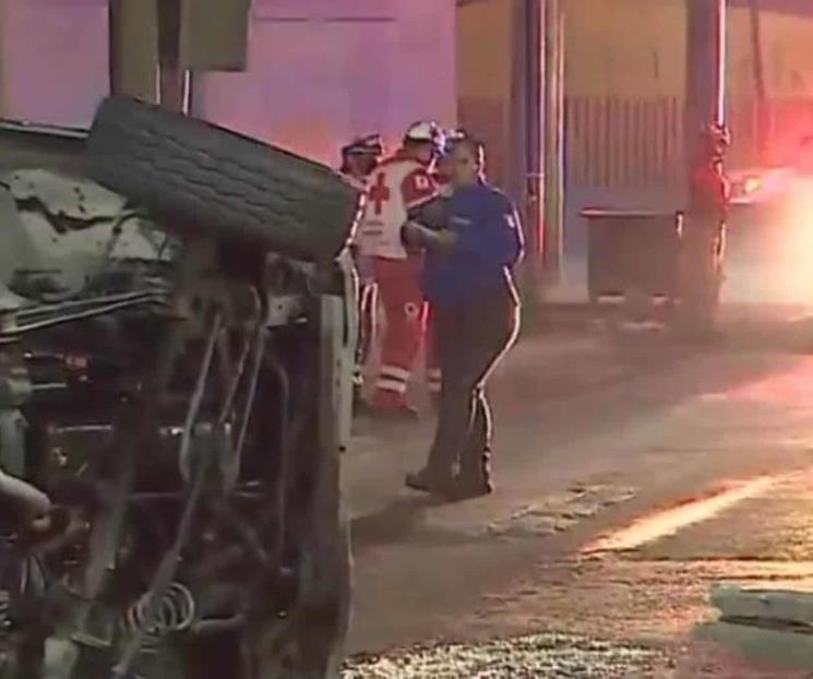 Muere conductor tras volcar automóvil en Av. Alfonso Reyes