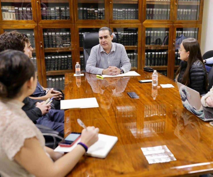 Ofrece Heriberto Treviño becas a universitarios