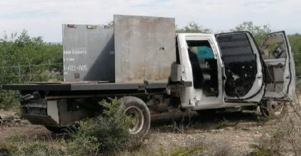 Elementos de la Secretaria de la Defensa Nacional, ubicaron dos camionetas abandonadas en una brecha ubicada en el municipio de Sabinas Hidalgo, una de ellos denominadas tipo "Monstro".
