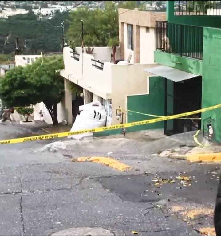 Elementos de la Agencia Estatal de Investigaciones, se movilizaron a la Colonia San Angel Sur, donde se encontró el cuerpo de un hombre asesinado a golpes.
