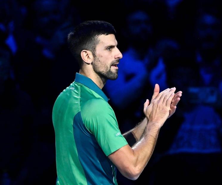 Djokovic gana y alcanza las semifinales en la Copa de Maestros