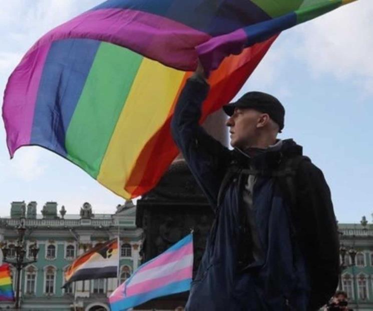Se lanza gobierno de Rusia contra la comunidad LGBTQ+ con demanda