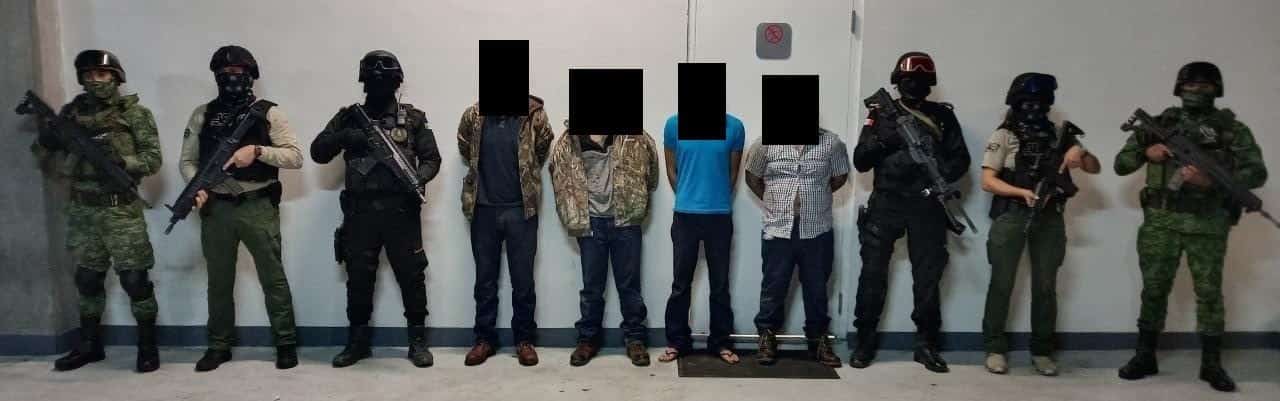A balazos cuatro hombres intentaron evitar su detención, pero fueron arrestados por elementos del Grupo de Coordinación para la Seguridad del Estado, en la Carretera a Laredo a la altura del municipio de Salinas Victoria.