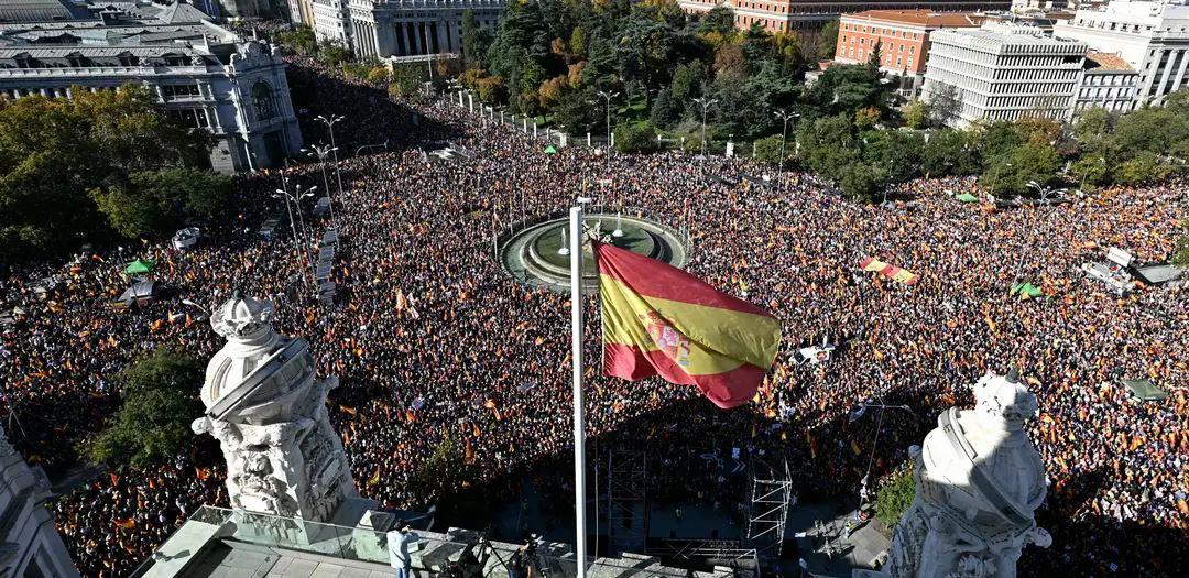 Protestan miles contra amnistía a separatistas