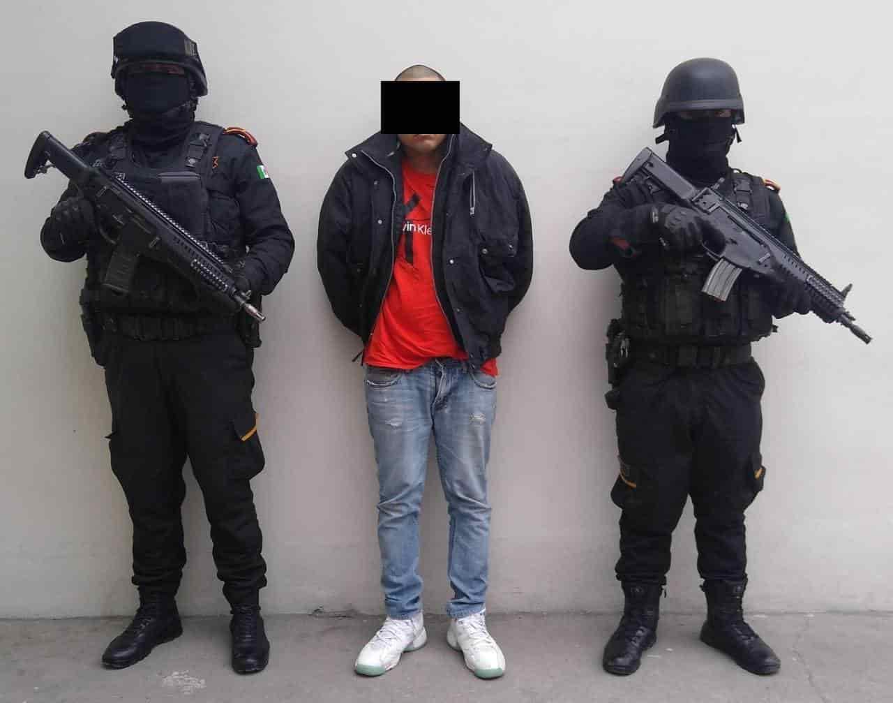 En posesión de un arma de fuego y droga, fue arrestado un hombre en calles del Fraccionamiento El Jaral, municipio de El Carmen.