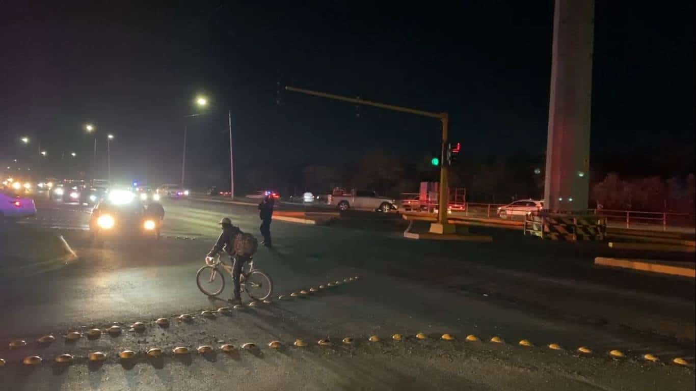 Una intensa movilización policiaca se registró en el municipio de Juárez, donde se reportó un enfrentamiento entre hombres armados y personal de la Agencia Estatal de Investigaciones.