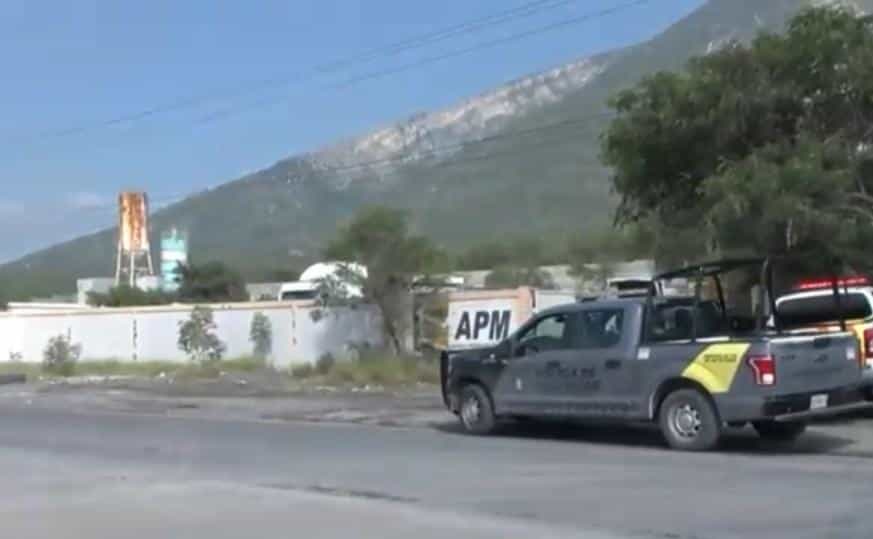 Un hombre de origen haitiano fue lesionado a balazos la tarde de ayer en el municipio de Santa Catarina, luego de tener una discusión con el operador de un camión de carga.