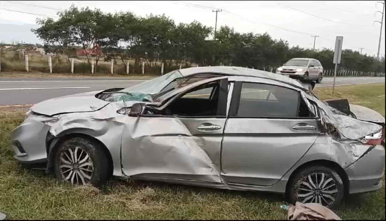 Luego de volcar su vehículo en el camellón central de la Autopsita a Reynosa, un conductor se retiró del lugar, aparentemente lesionado, ayer a la altura del municipio de Guadalupe.