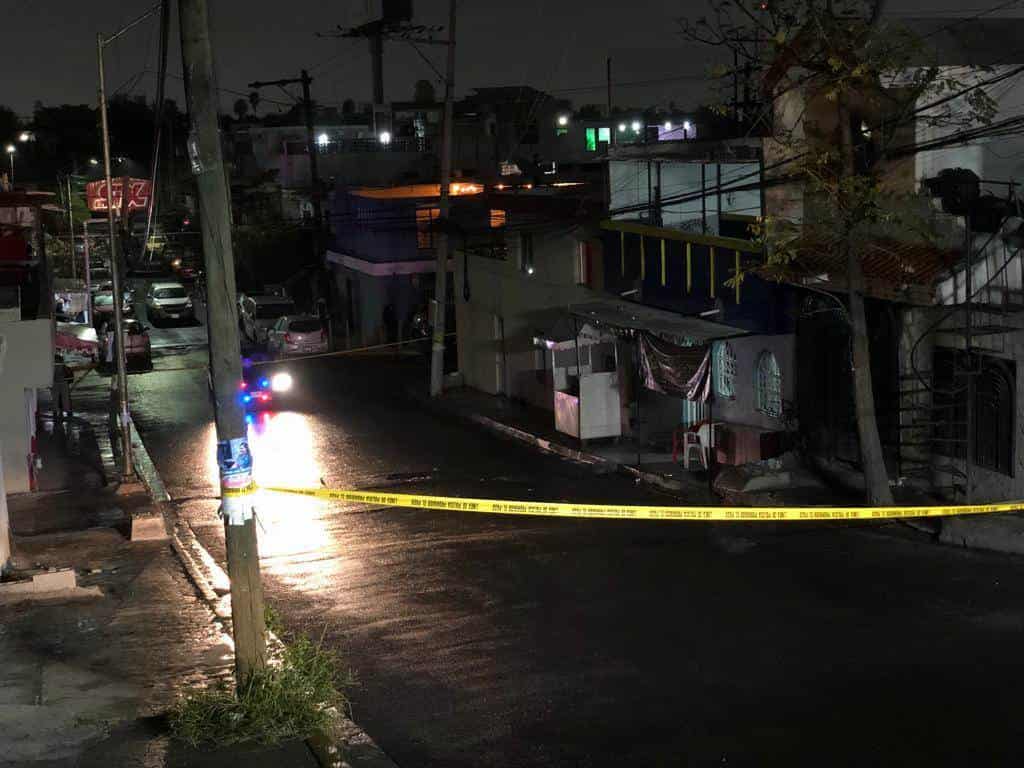 Un hombre fue acribillado a balazos por dos motosicarios quienes lo sorprendieron afuera de su domicilio, en Guadalupe.