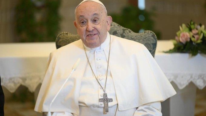 Aplaza compromisos Papa Francisco por inflamación pulmonar