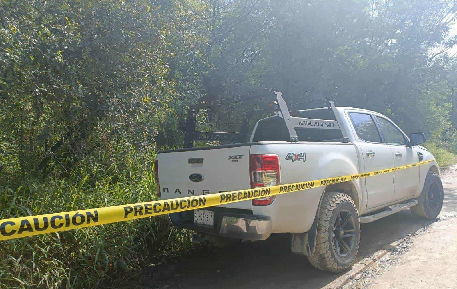 Elementos de la policía preventiva de Montemorelos, localizaron dos camionetas abandonadas en una brecha, las cuales fueron robadas con violencia en Monterrey.