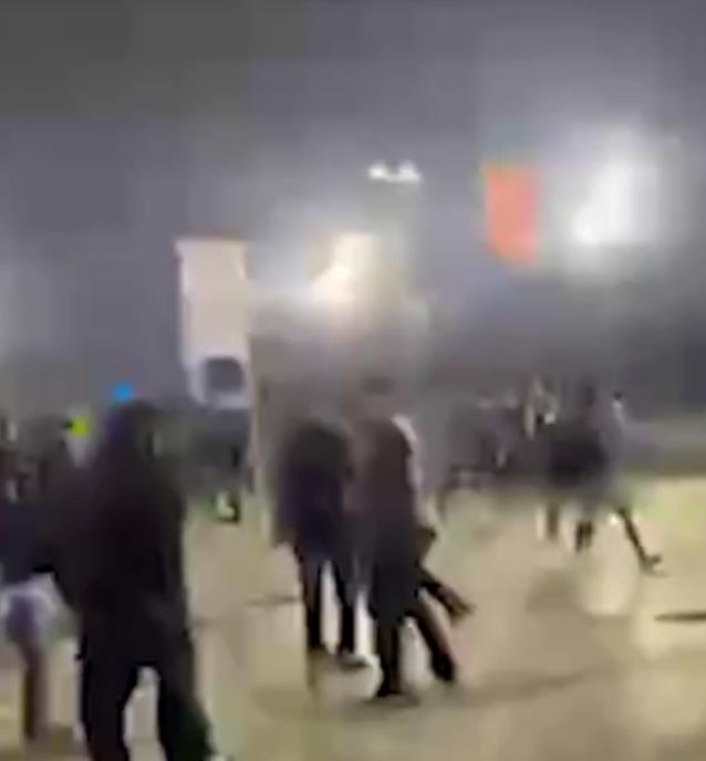 Se pelean a las afueras del estadio BBVA