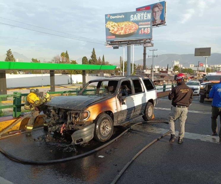 Se incendian vehículos en Monterrey