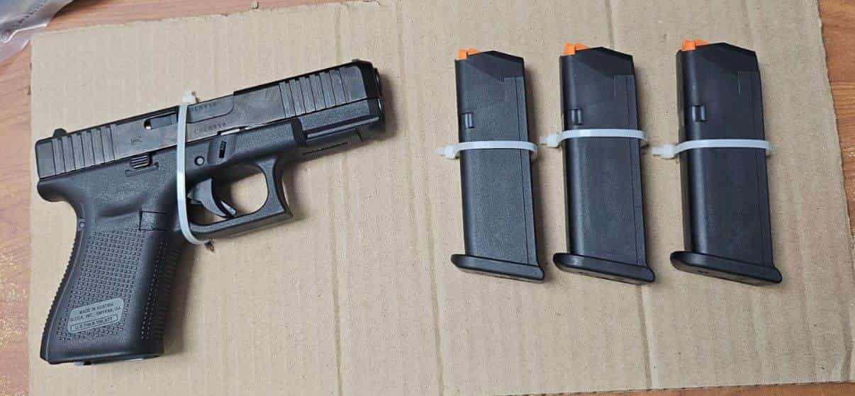 En posesión de un arma de fuego, una persona fue detenida por elementos de la Policía Federal Ministerial (PFM) de la Fiscalía General de la República (FGR) en Nuevo León, en el municipio de Galeana.