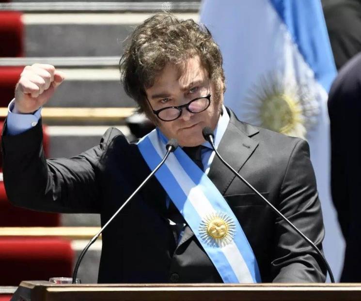 Gobierno de Javier Milei devalúa moneda argentina en más del 50%