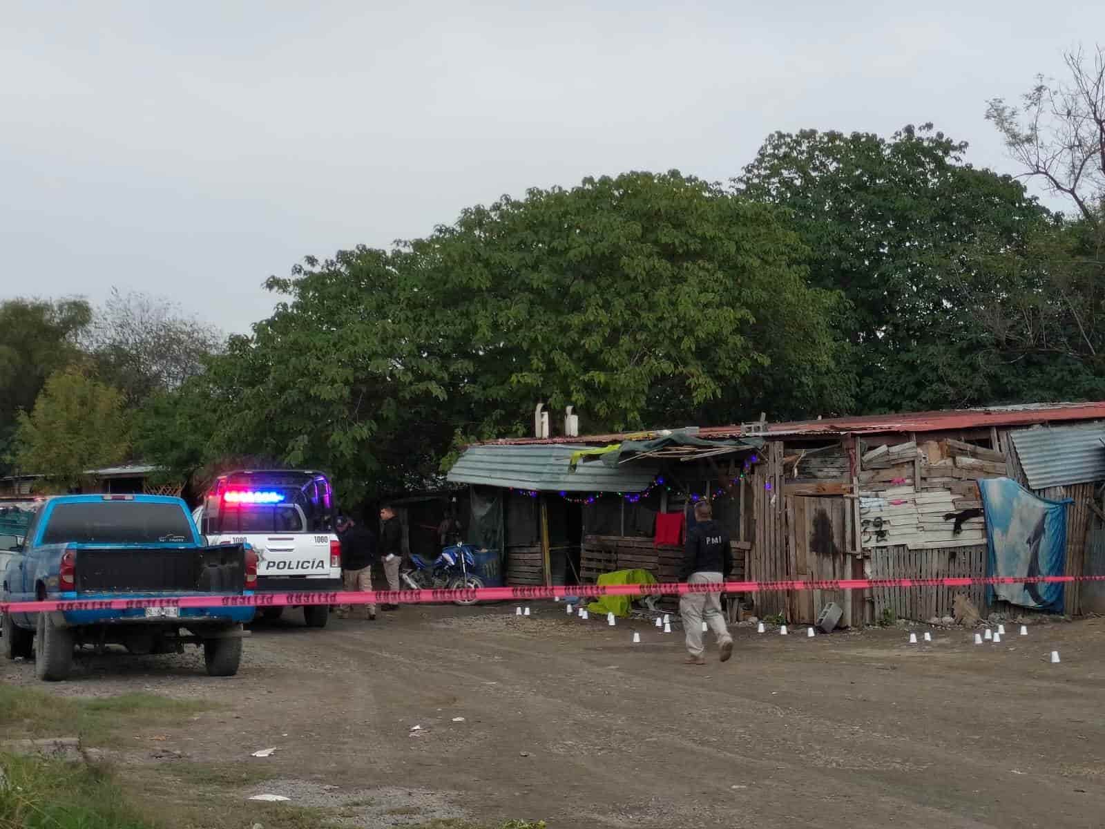 Un ex policía de Montemorelos fue acribillado a balazos por delincuentes que lo cazaron en un despoblado, en el municipio ubicado al sur del estado.