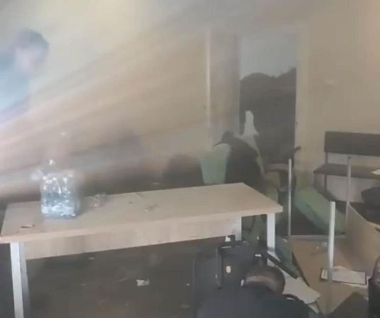 Diputado ucranio detona granadas en reunión; hay un muerto
