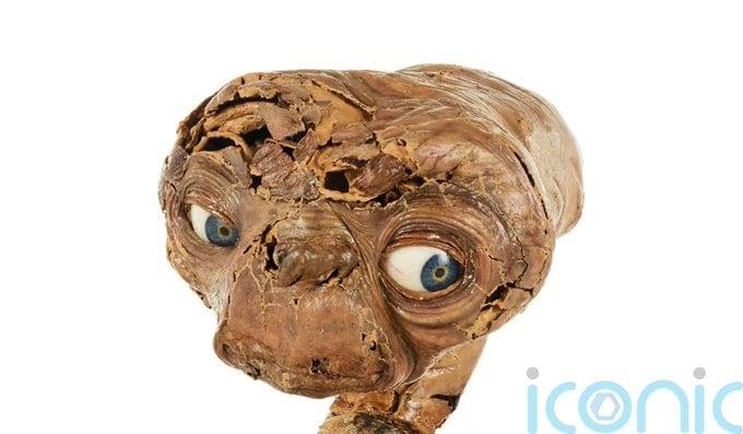 Subastan cabeza original de E.T. en más de $600 mil dólares