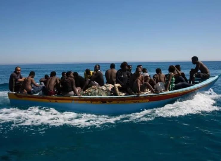 Mueren 61 migrantes en naufragio en Libia
