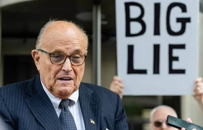 Exabogado de Trump, Rudy Giuliani, se declara en bancarrota