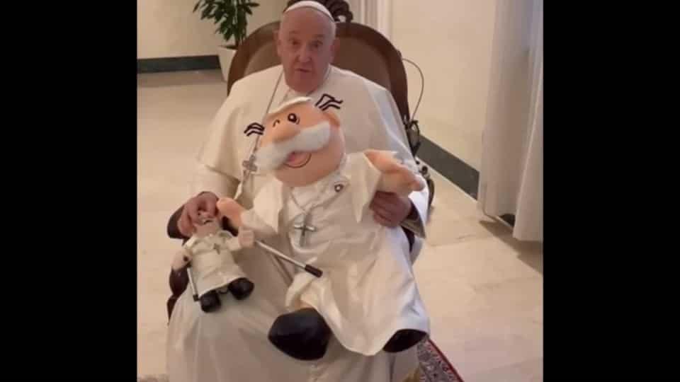 Manda el Papa mensaje a fabricantes de peluches del Dr. Simi