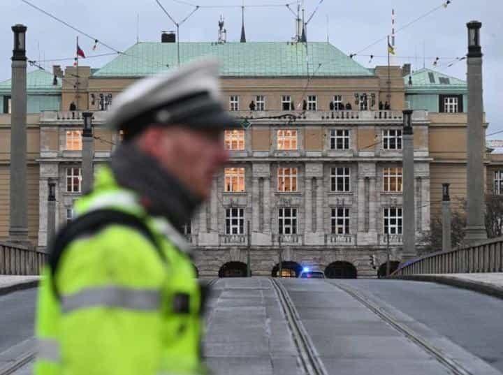 Revelan detalles del tiroteo en universidad de Praga