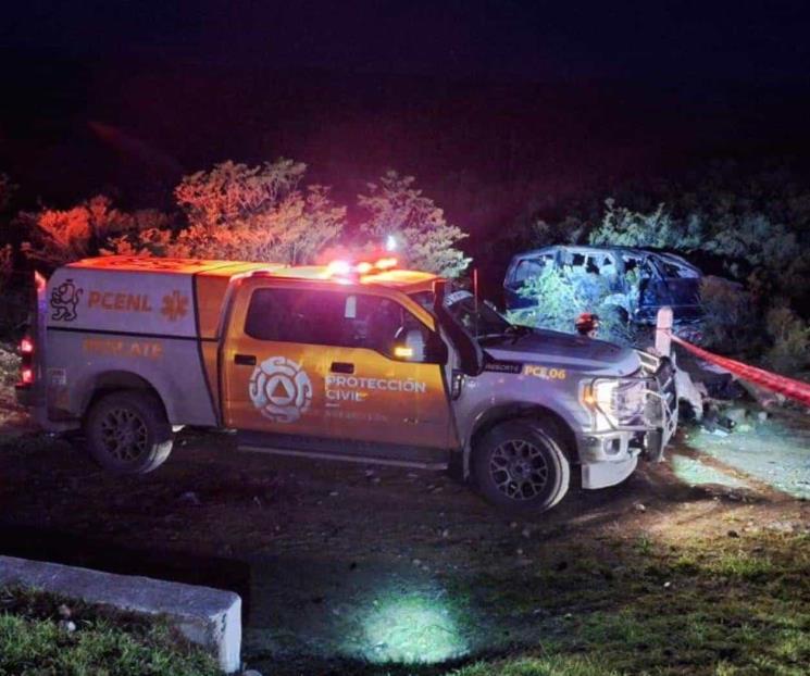 Volcadura deja dos muertos y diez lesionados en Doctor Arroyo