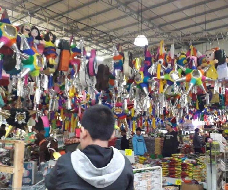 Se incrementa la venta de piñatas en el Centro de Monterrey