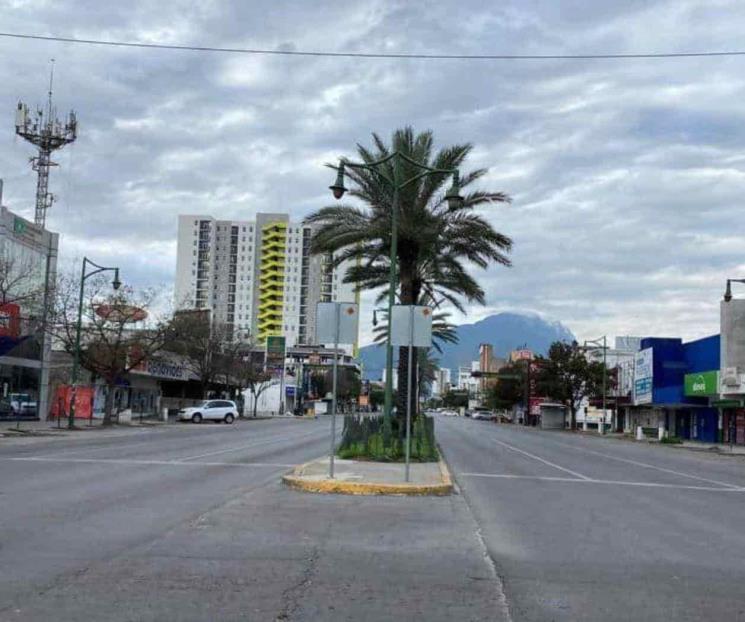 Calles de Monterrey lucen solas durante la Navidad