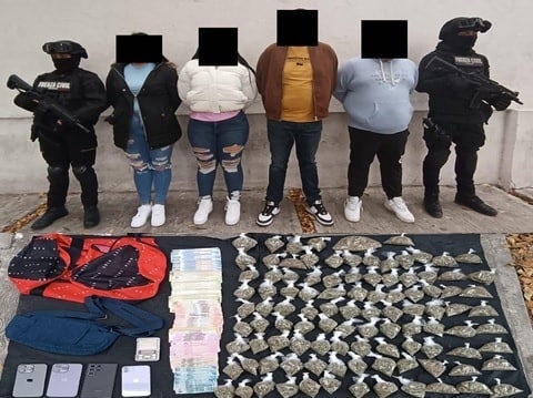 Elementos de Fuerza Civil, lograron la detención de dos parejas, que portaban una fuerte cantidad de dosis de mariguana y más de 33 mil pesos en efectivo en la Colonia Sierra Ventana.