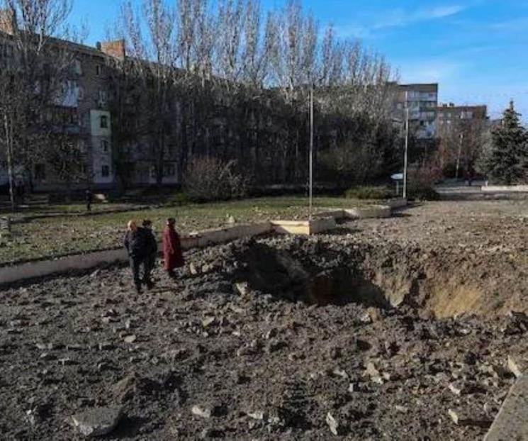 Ataque de dron ruso deja seis muertos en Kherson, Ucrania